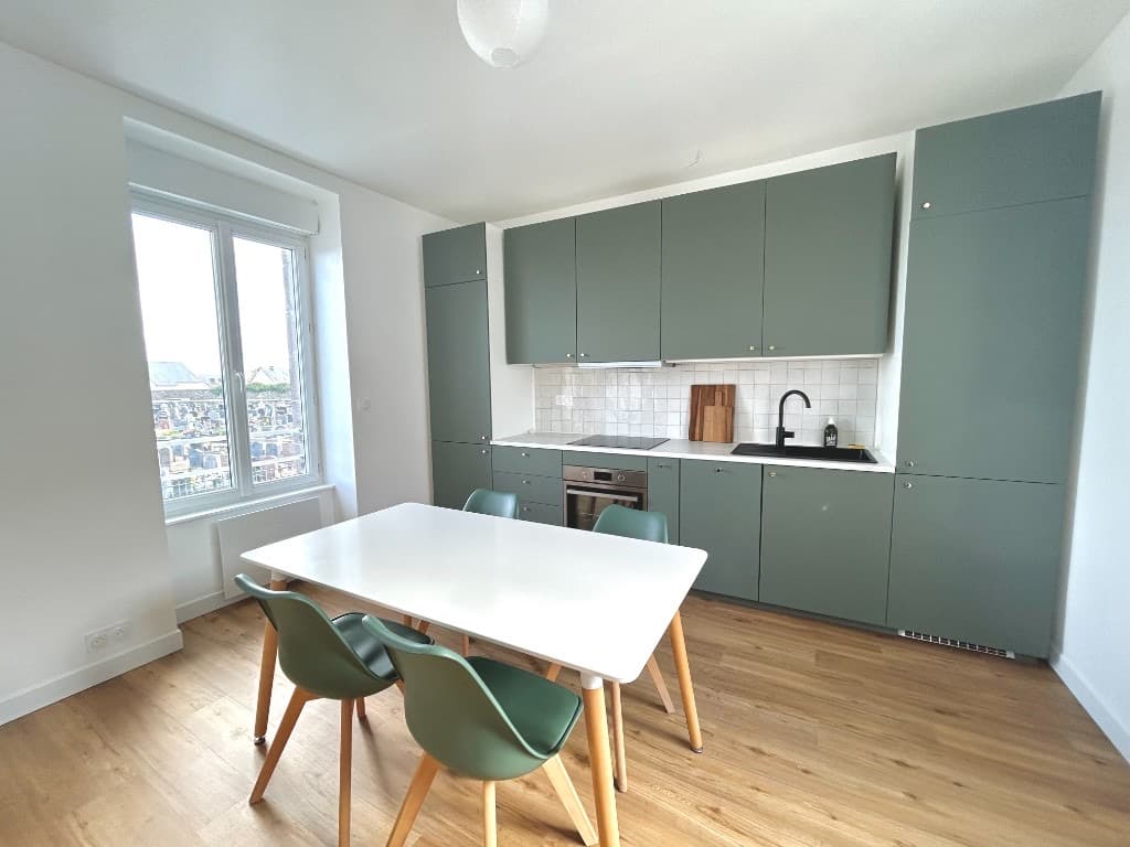 Appartement du 1er étage — cuisine et salle à manger