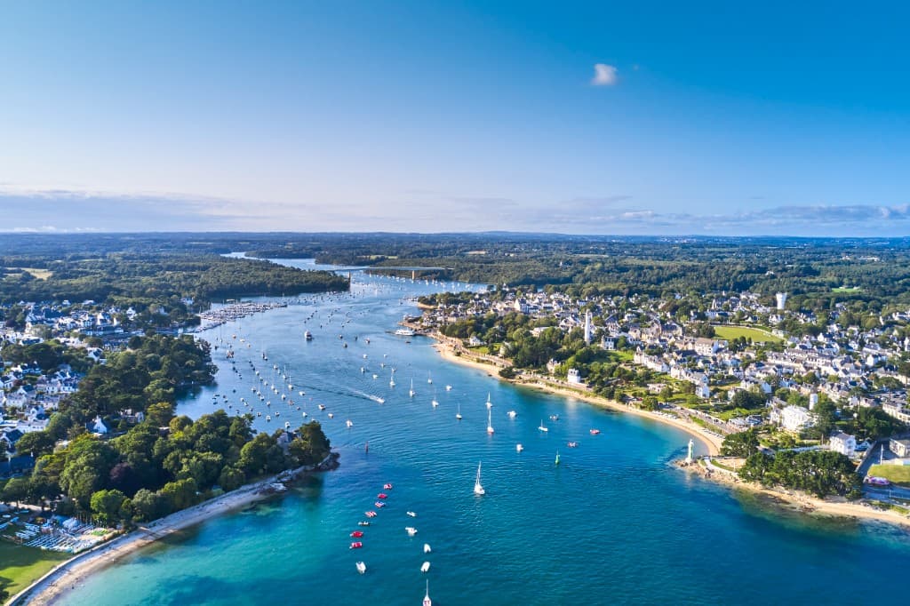 Vue aérienne de l'estuaire et du port de Porsmeur